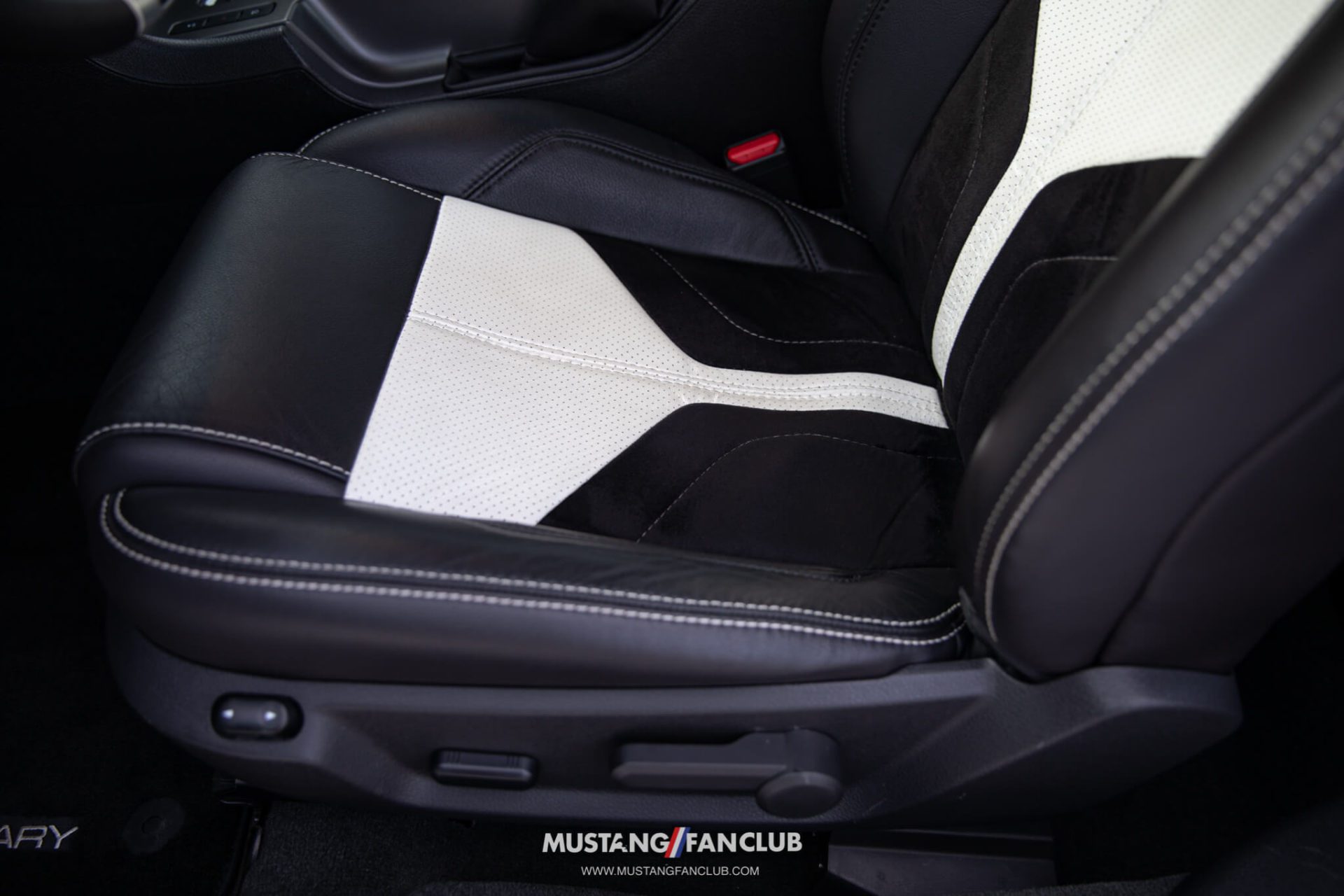 IMG_8562 Saleen SA30 Mustang interior