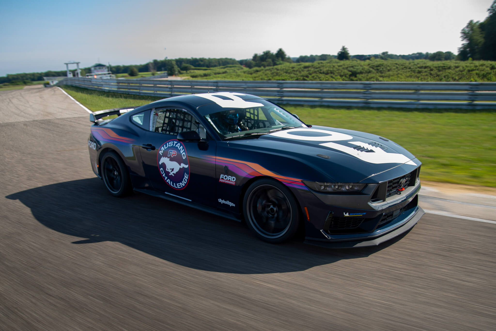Mustang-Dark-Horse-R